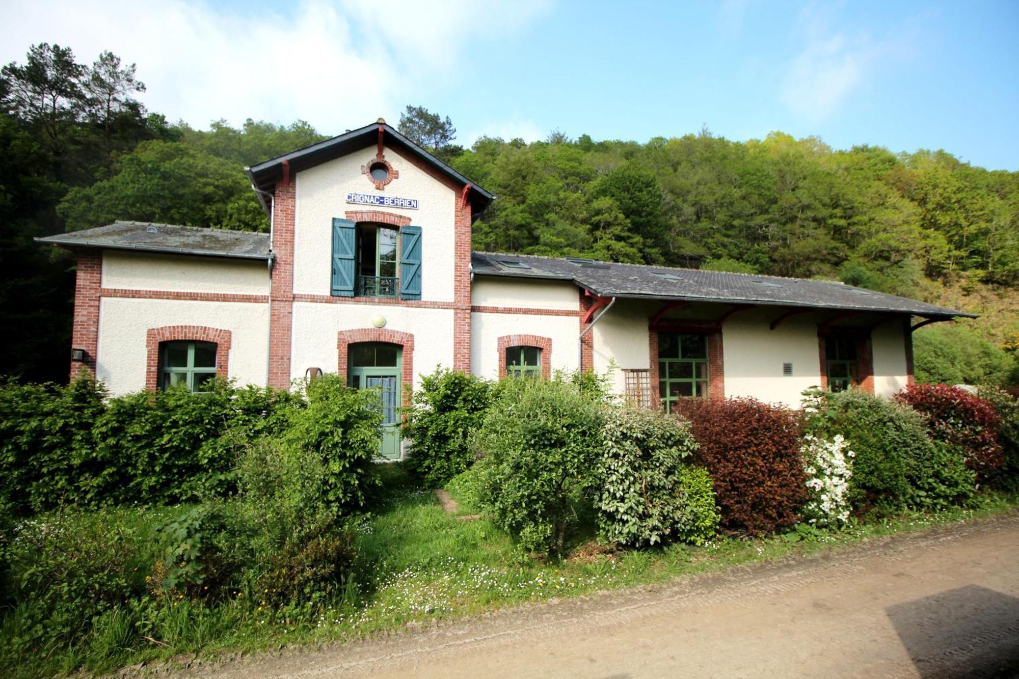 Ostal Scrignac - Gite D'Etape De La Gare Exterior foto